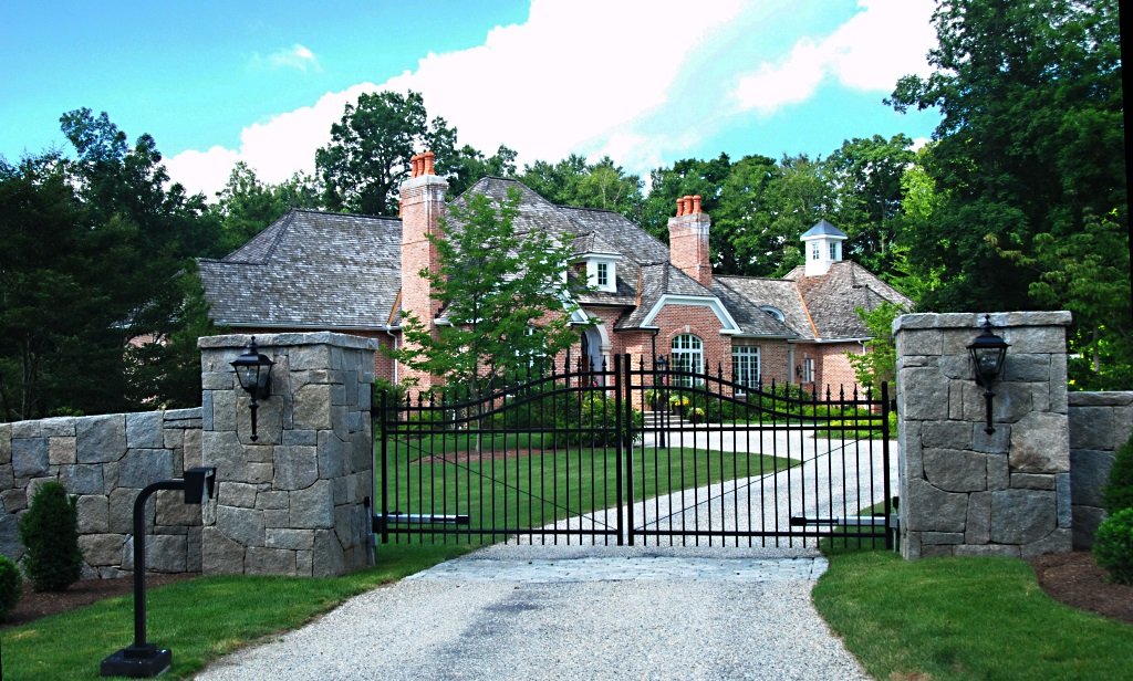 Montage-Genesis-with-quad-flair-finials-automated-double-driveway-gate-in-black