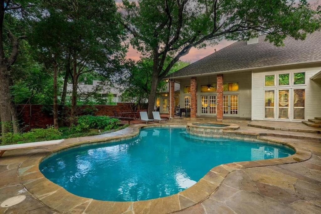 poolhouse